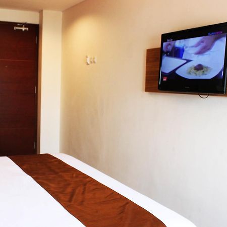 Bliss Soetta Hotel Semarang Eksteriør bilde
