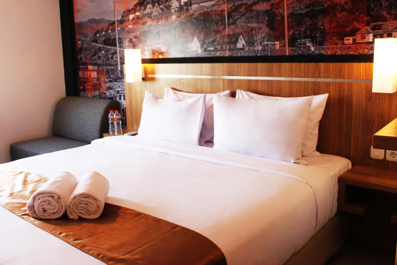 Bliss Soetta Hotel Semarang Eksteriør bilde