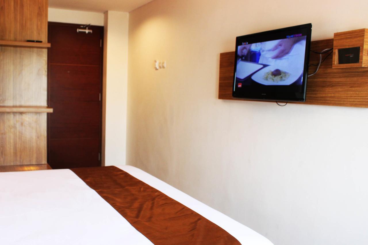 Bliss Soetta Hotel Semarang Eksteriør bilde
